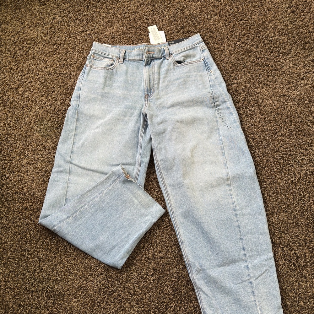 American Eagle Outfitters Light Blue High-Rise Mom Jeans